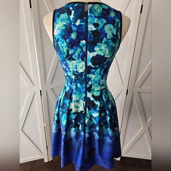 Vince Camuto Bold Blue Ombré Floral Sleeveless Dress - Picture 5 of 8
